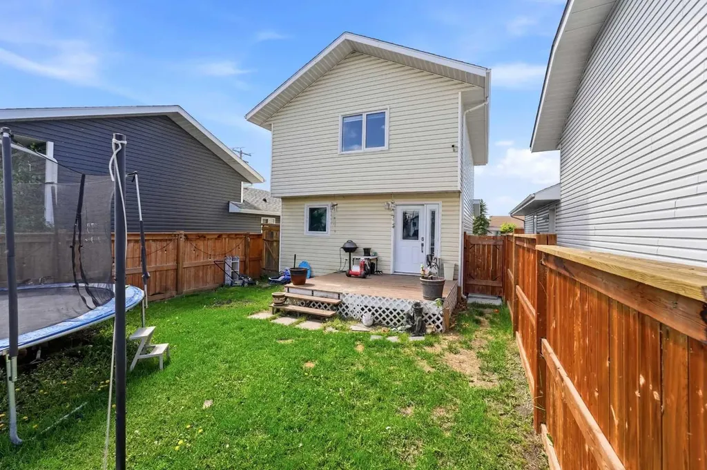 4707 44 Street Sylvan Lake AB T4S 1N5
