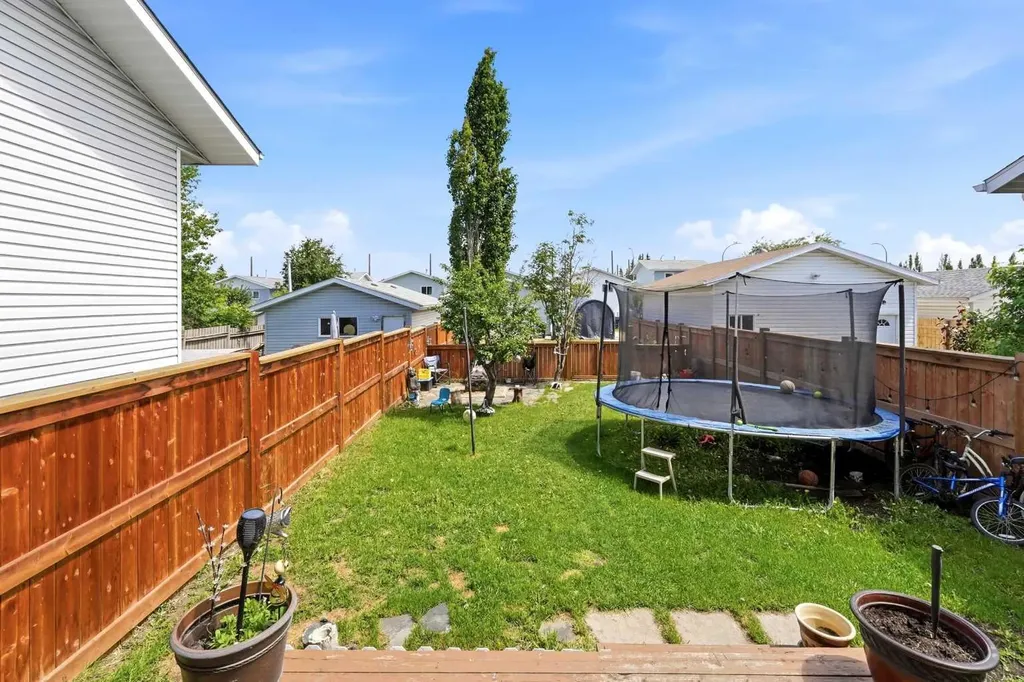 4707 44 Street Sylvan Lake AB T4S 1N5