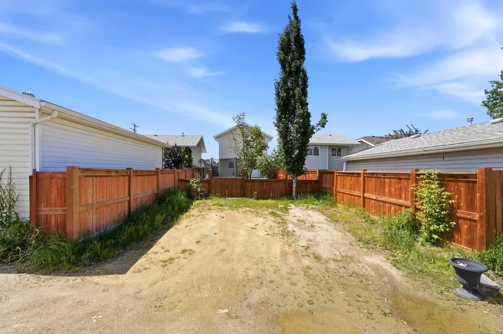 4707 44 Street Sylvan Lake AB T4S 1N5