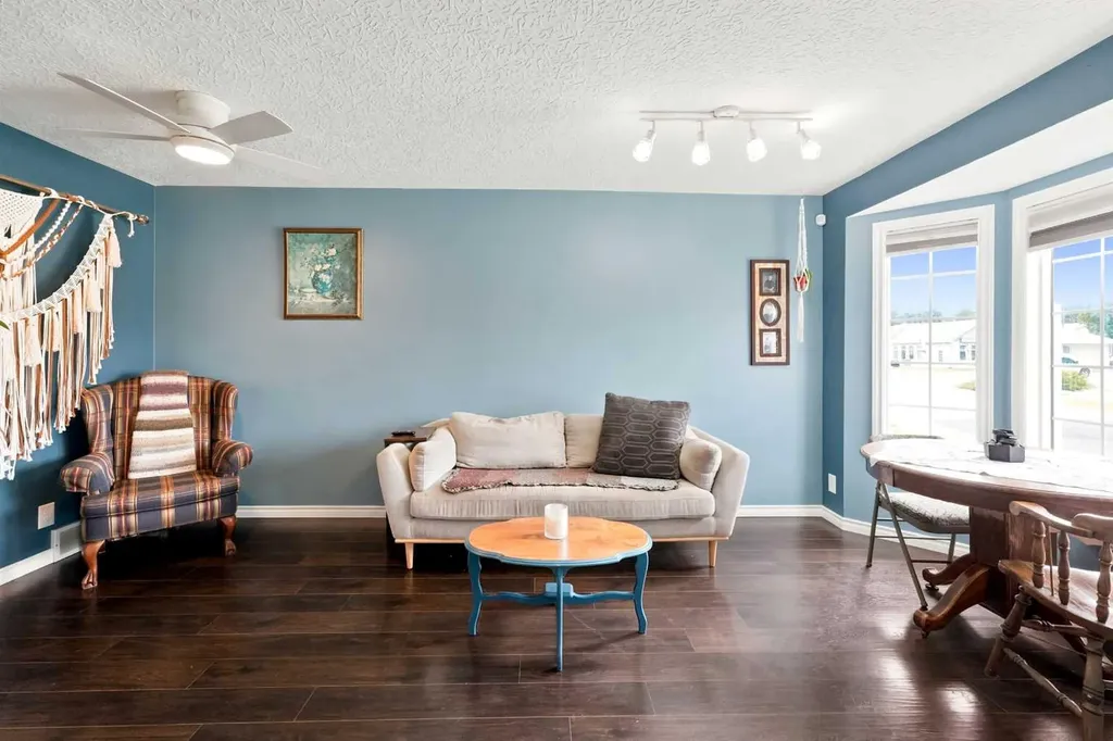 4707 44 Street Sylvan Lake AB T4S 1N5