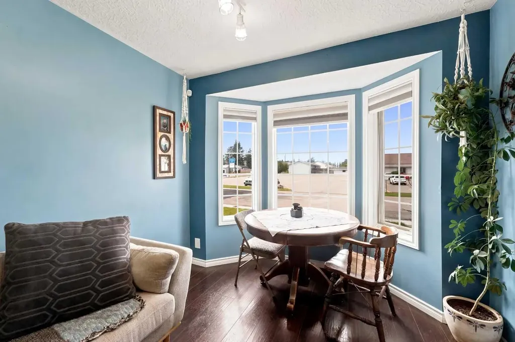 4707 44 Street Sylvan Lake AB T4S 1N5