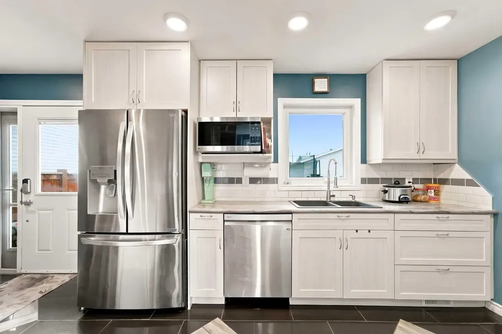 4707 44 Street Sylvan Lake AB T4S 1N5