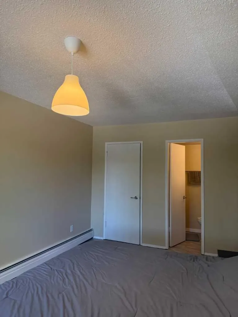 315 Heritage Drive SE Calgary AB T2H 1N2