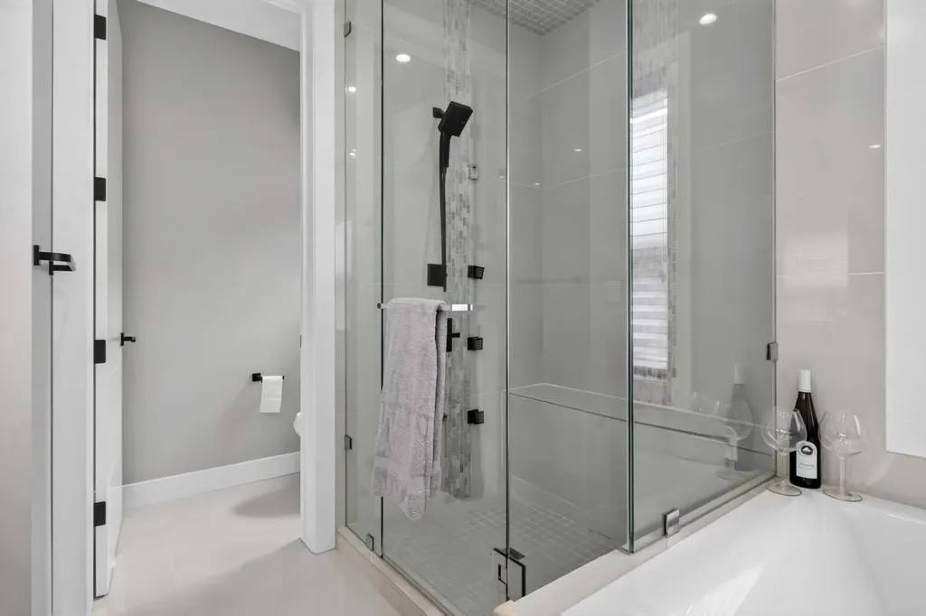2234 28 Street SW Calgary AB T3E 2H6