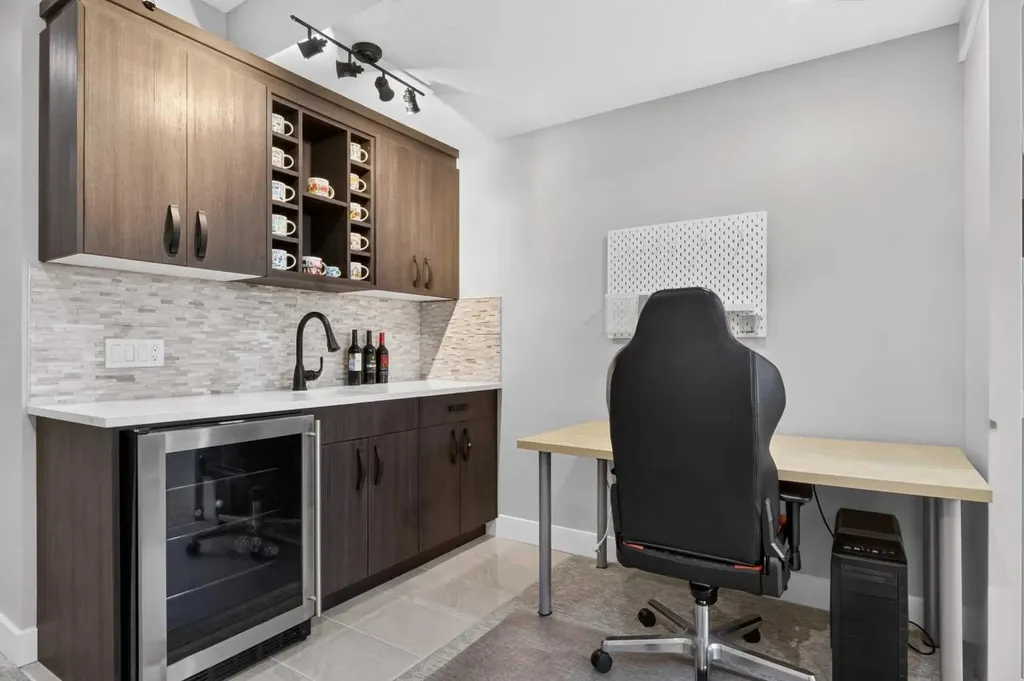 2234 28 Street SW Calgary AB T3E 2H6