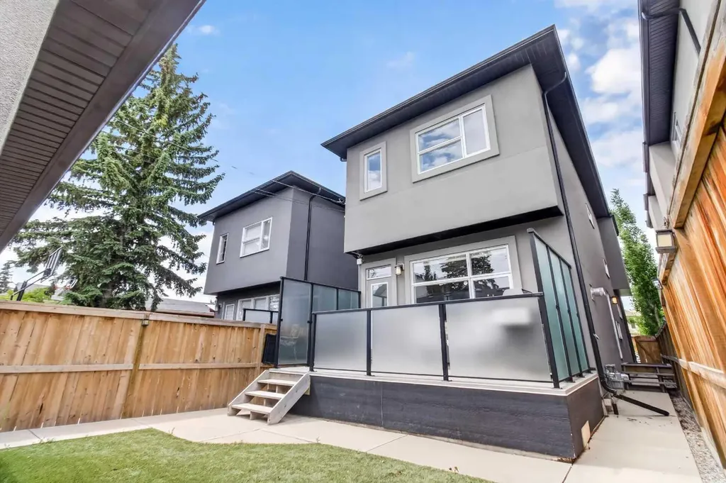 2234 28 Street SW Calgary AB T3E 2H6