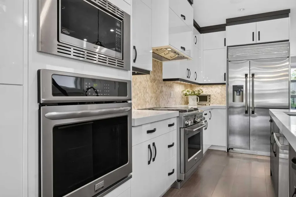 2234 28 Street SW Calgary AB T3E 2H6