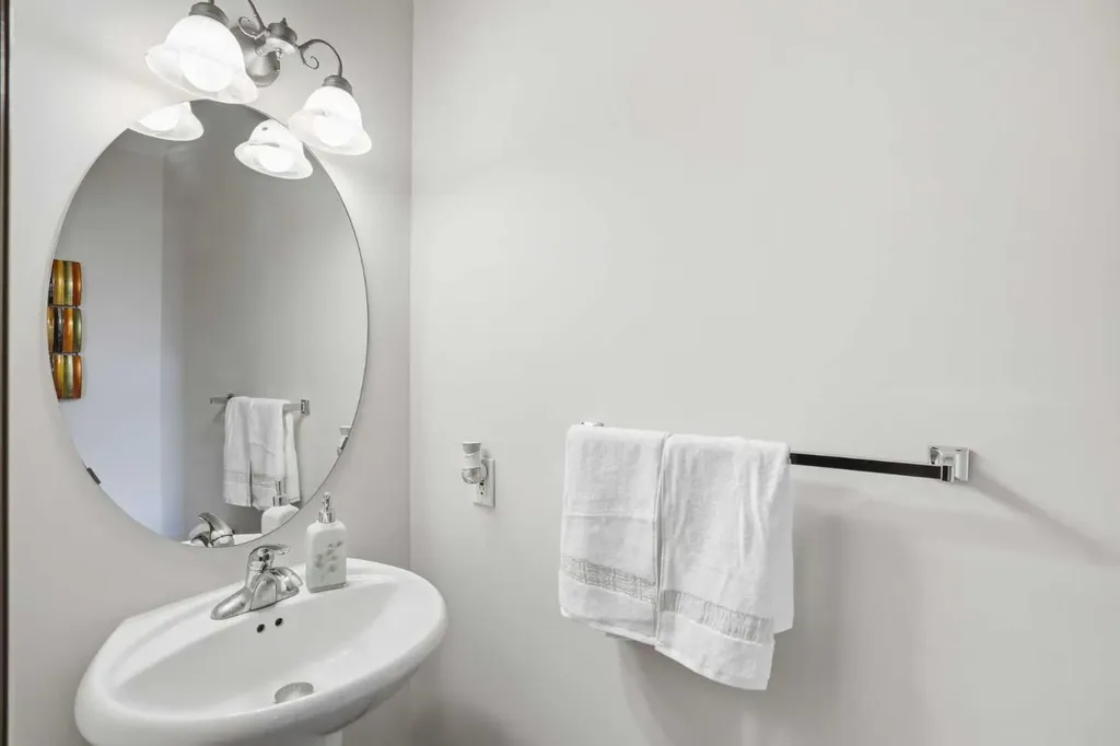 6 Springborough Green SW Calgary AB T3H5M6