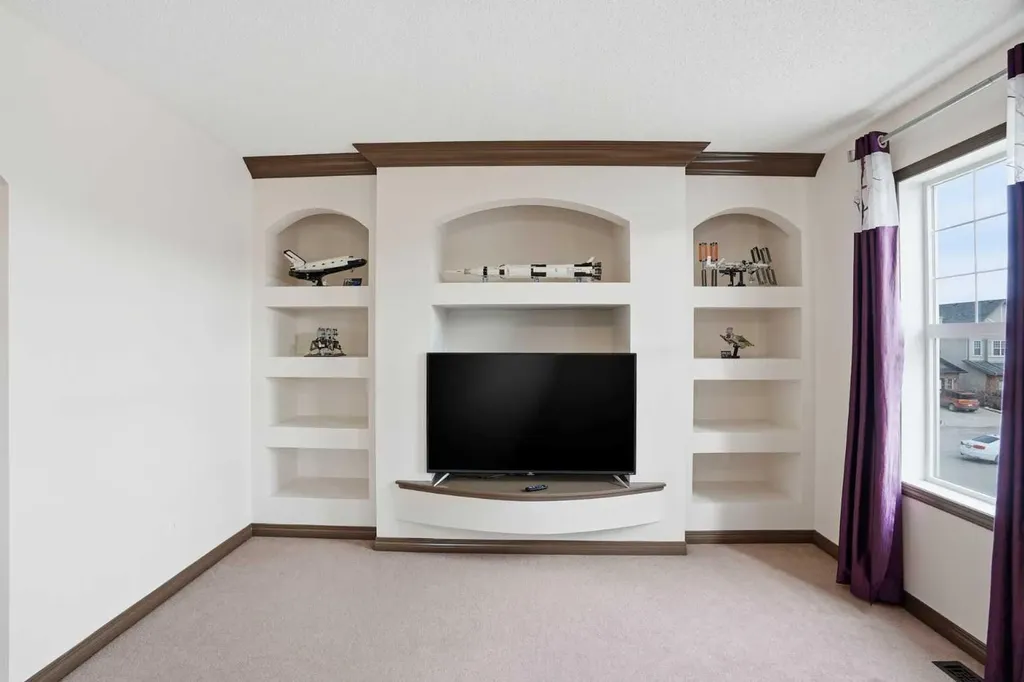 6 Springborough Green SW Calgary AB T3H5M6