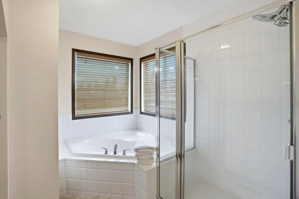 6 Springborough Green SW Calgary AB T3H5M6