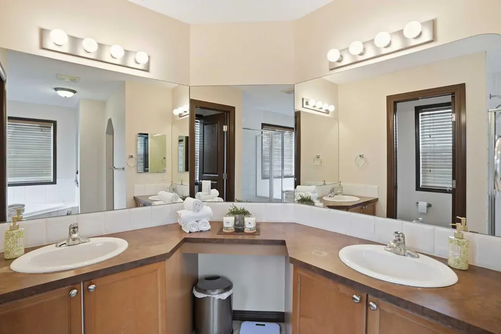 6 Springborough Green SW Calgary AB T3H5M6