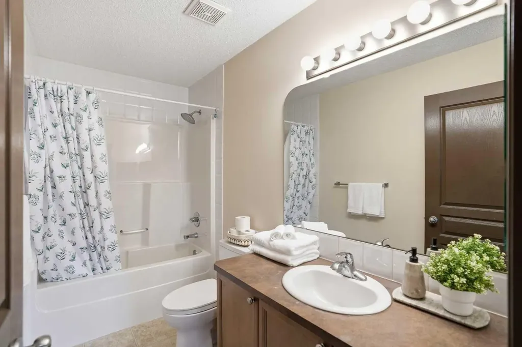 6 Springborough Green SW Calgary AB T3H5M6