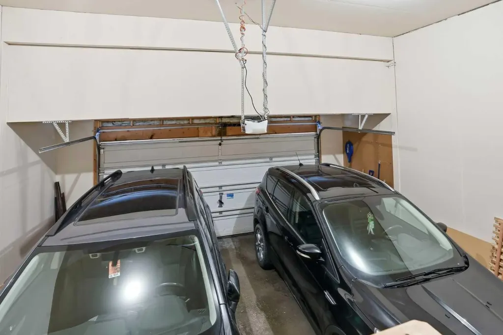 6 Springborough Green SW Calgary AB T3H5M6