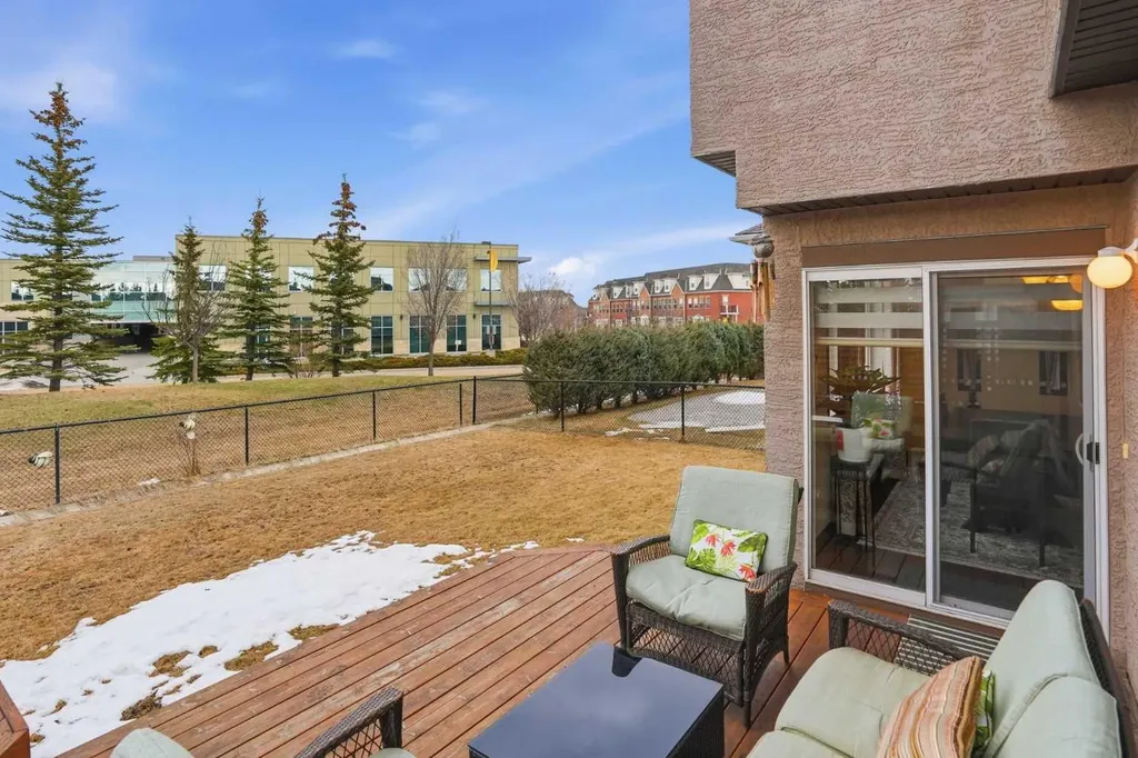 6 Springborough Green SW Calgary AB T3H5M6