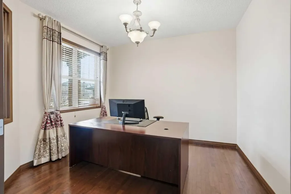 6 Springborough Green SW Calgary AB T3H5M6