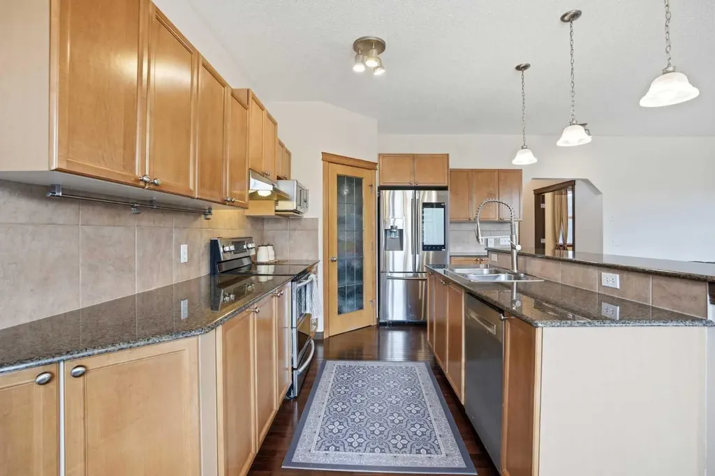 6 Springborough Green SW Calgary AB T3H5M6