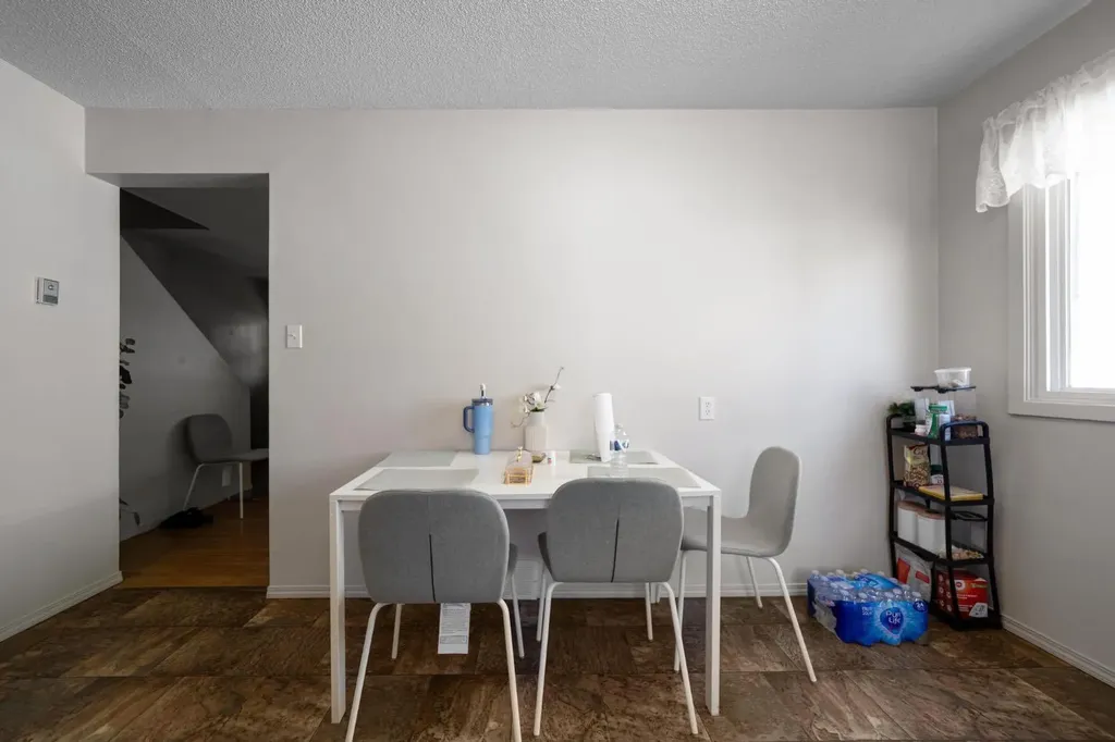 6404B 45 Avenue Camrose AB T4V 0C2