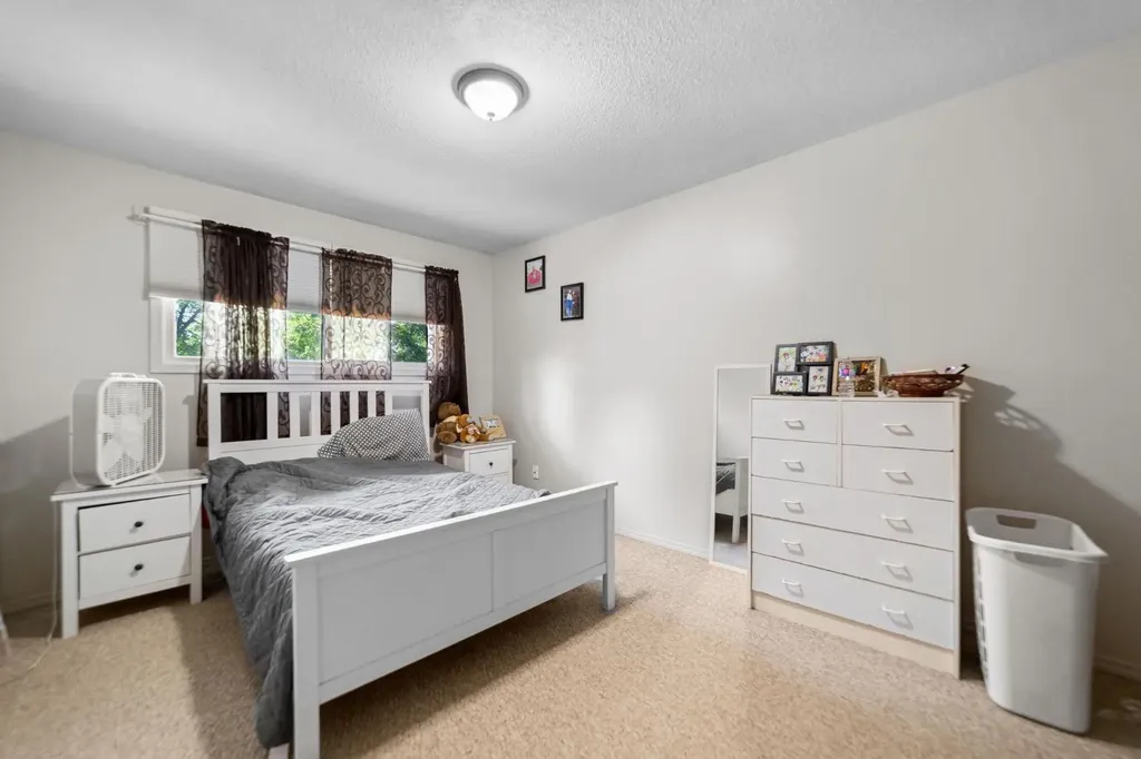 6404B 45 Avenue Camrose AB T4V 0C2