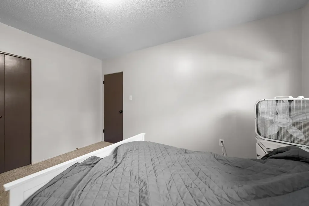 6404B 45 Avenue Camrose AB T4V 0C2