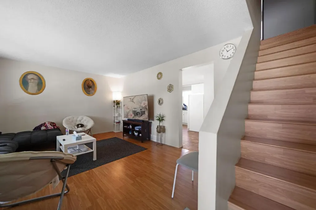 6404B 45 Avenue Camrose AB T4V 0C2