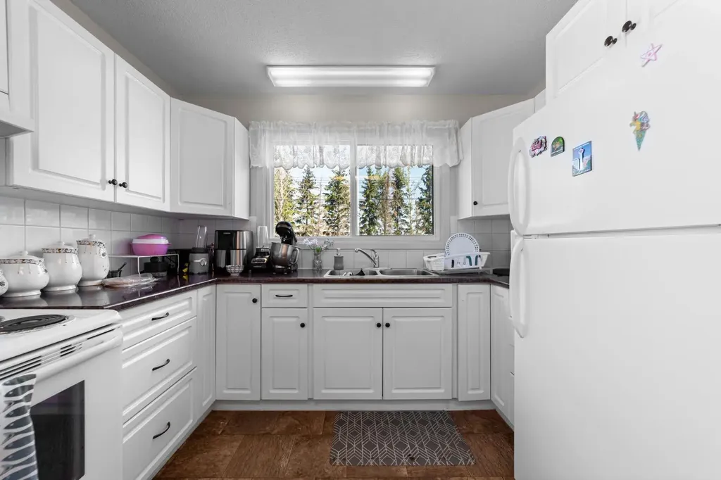 6404B 45 Avenue Camrose AB T4V 0C2