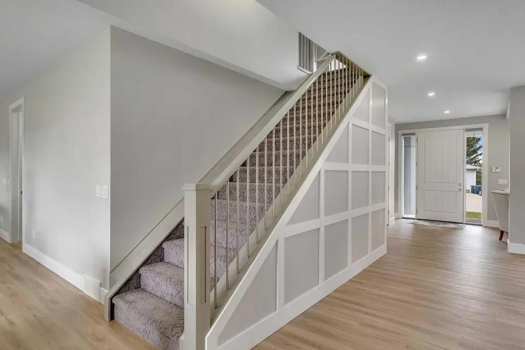 876 East Lakeview Road Chestermere AB T1X 0W7
