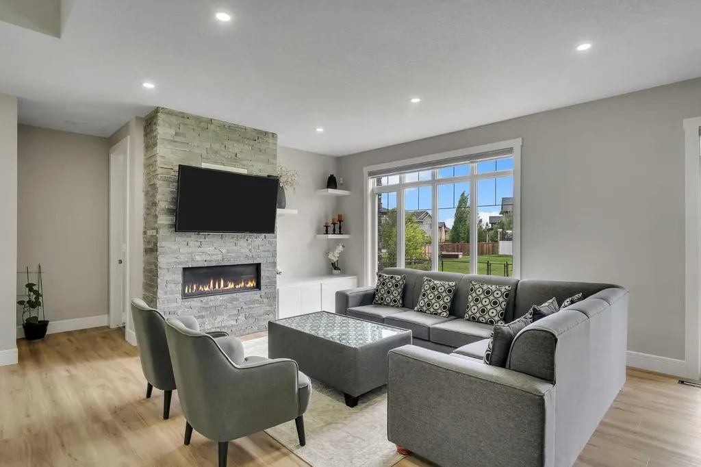 876 East Lakeview Road Chestermere AB T1X 0W7