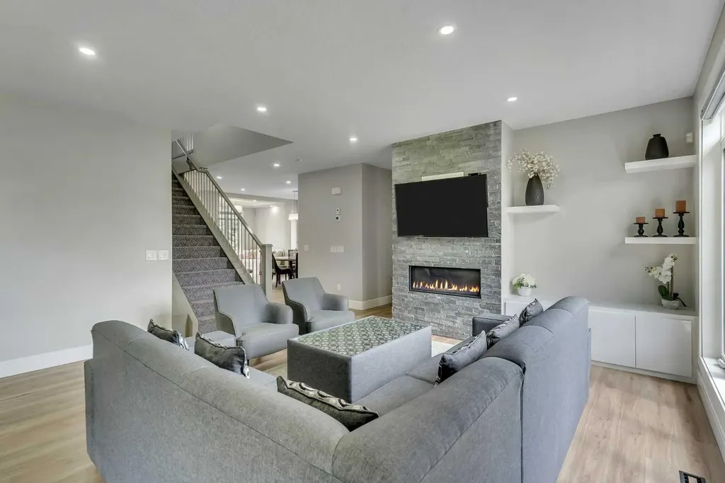 876 East Lakeview Road Chestermere AB T1X 0W7