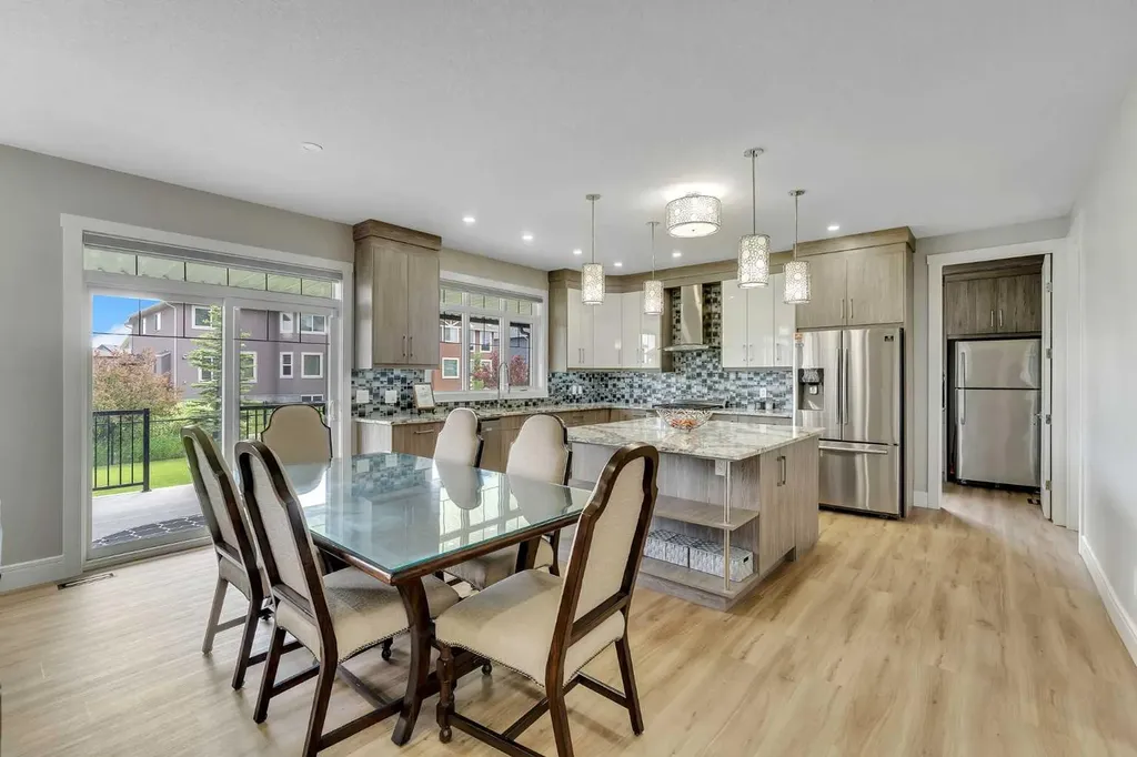 876 East Lakeview Road Chestermere AB T1X 0W7