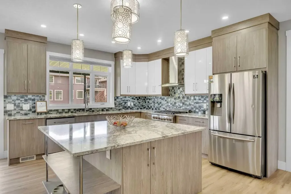 876 East Lakeview Road Chestermere AB T1X 0W7