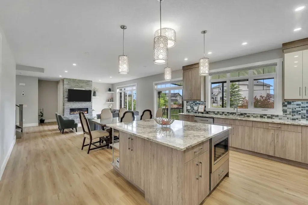 876 East Lakeview Road Chestermere AB T1X 0W7