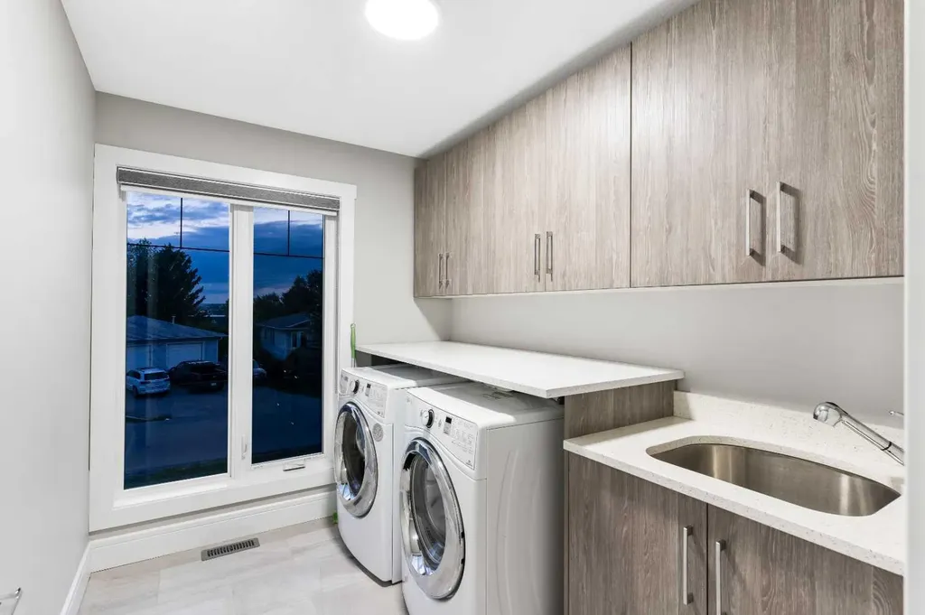 876 East Lakeview Road Chestermere AB T1X 0W7