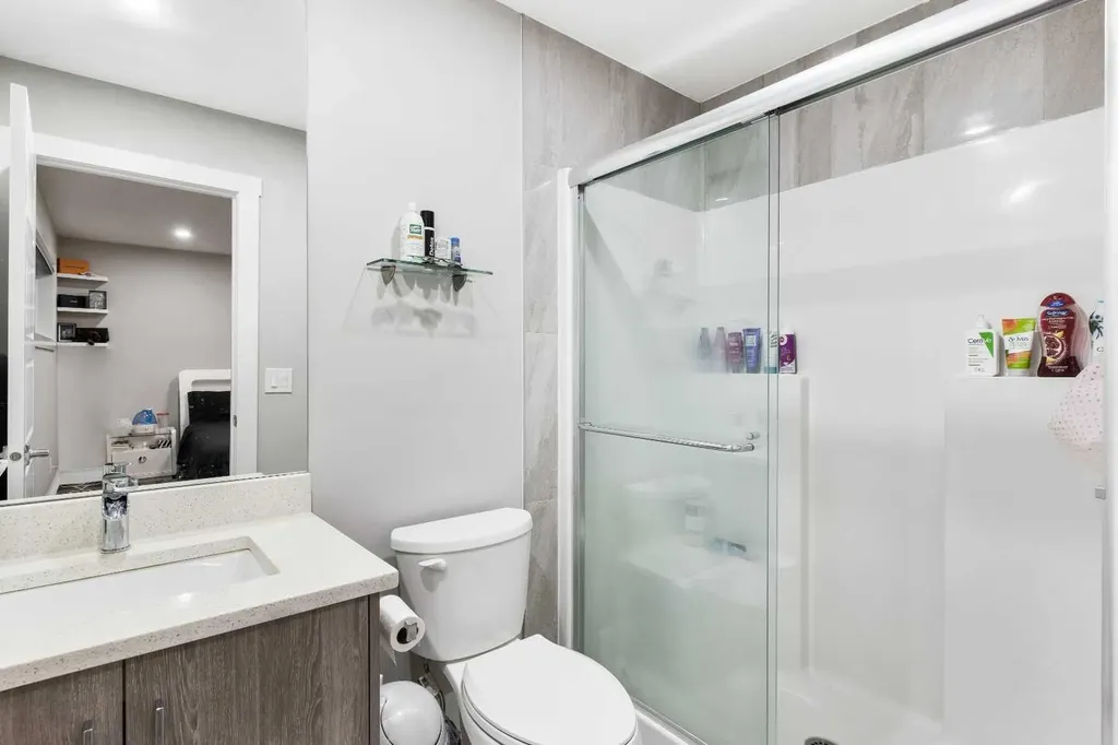876 East Lakeview Road Chestermere AB T1X 0W7