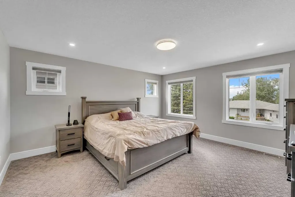 876 East Lakeview Road Chestermere AB T1X 0W7