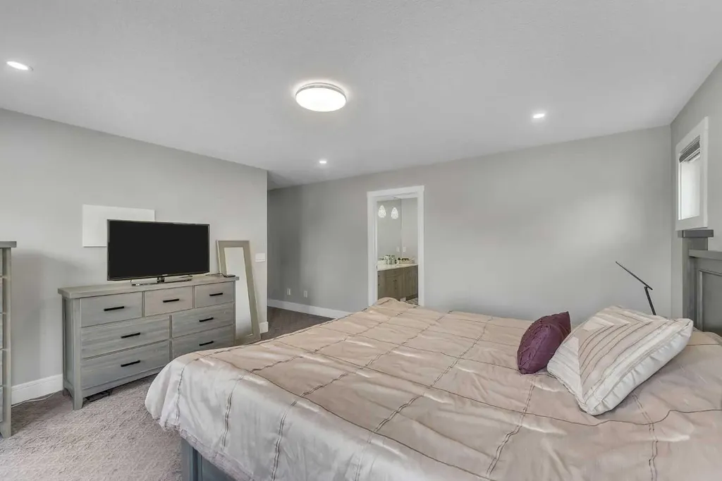 876 East Lakeview Road Chestermere AB T1X 0W7
