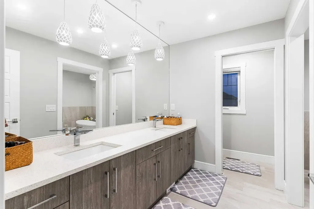 876 East Lakeview Road Chestermere AB T1X 0W7