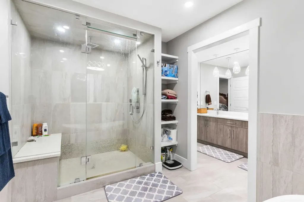 876 East Lakeview Road Chestermere AB T1X 0W7