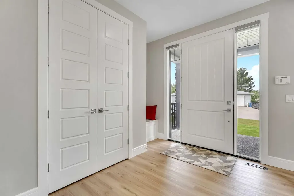 876 East Lakeview Road Chestermere AB T1X 0W7