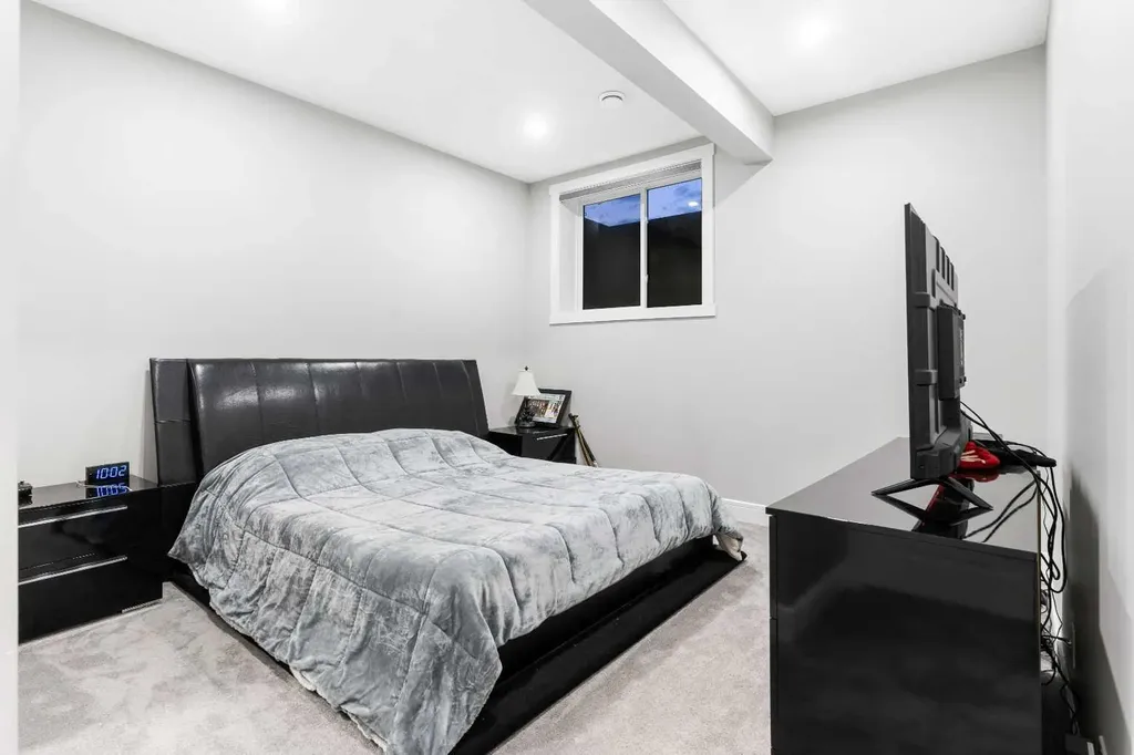 876 East Lakeview Road Chestermere AB T1X 0W7