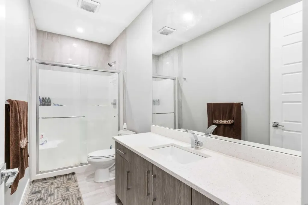 876 East Lakeview Road Chestermere AB T1X 0W7
