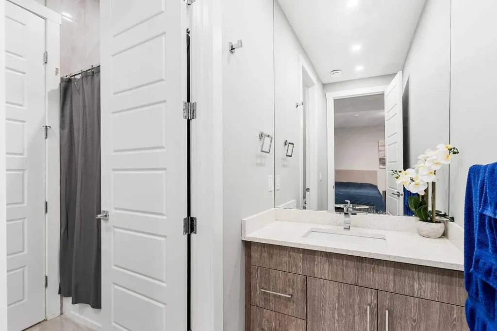 876 East Lakeview Road Chestermere AB T1X 0W7