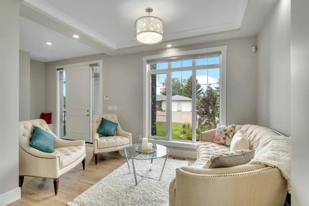 876 East Lakeview Road Chestermere AB T1X 0W7