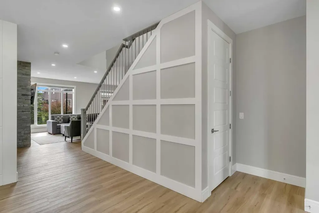 876 East Lakeview Road Chestermere AB T1X 0W7
