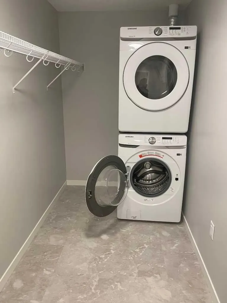 40 Carrington Plaza NW Calgary AB T3P 1X7