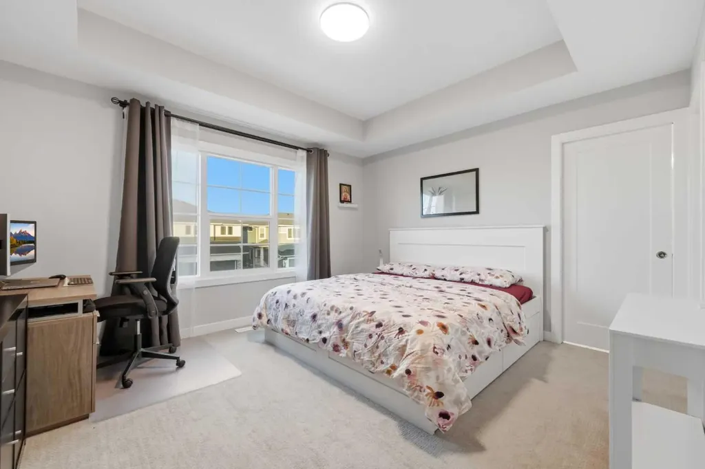 163 Dawson Wharf Rise Mount Chestermere AB t1x2x3