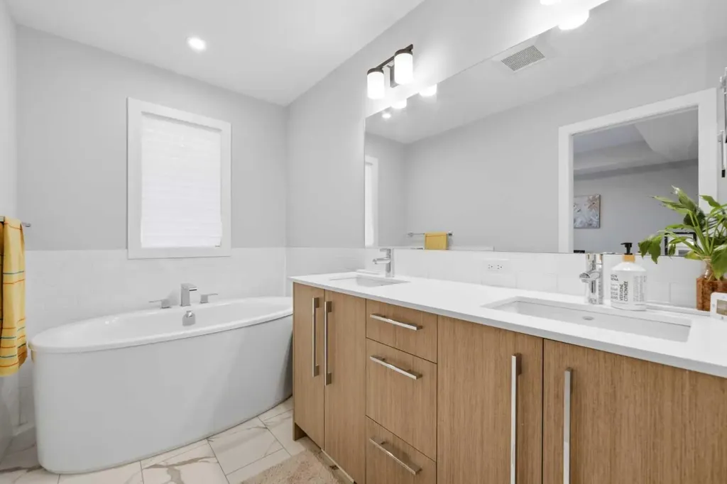 163 Dawson Wharf Rise Mount Chestermere AB t1x2x3