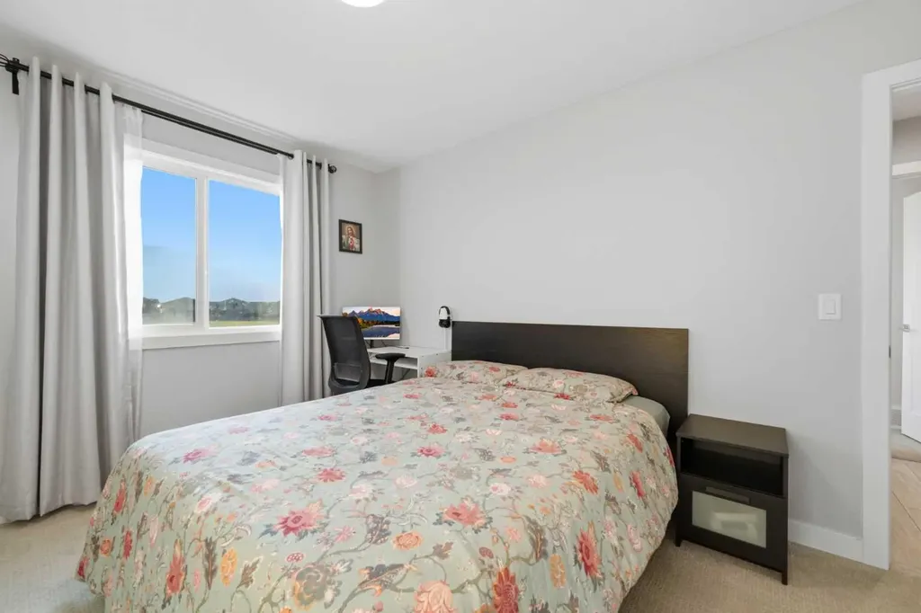 163 Dawson Wharf Rise Mount Chestermere AB t1x2x3