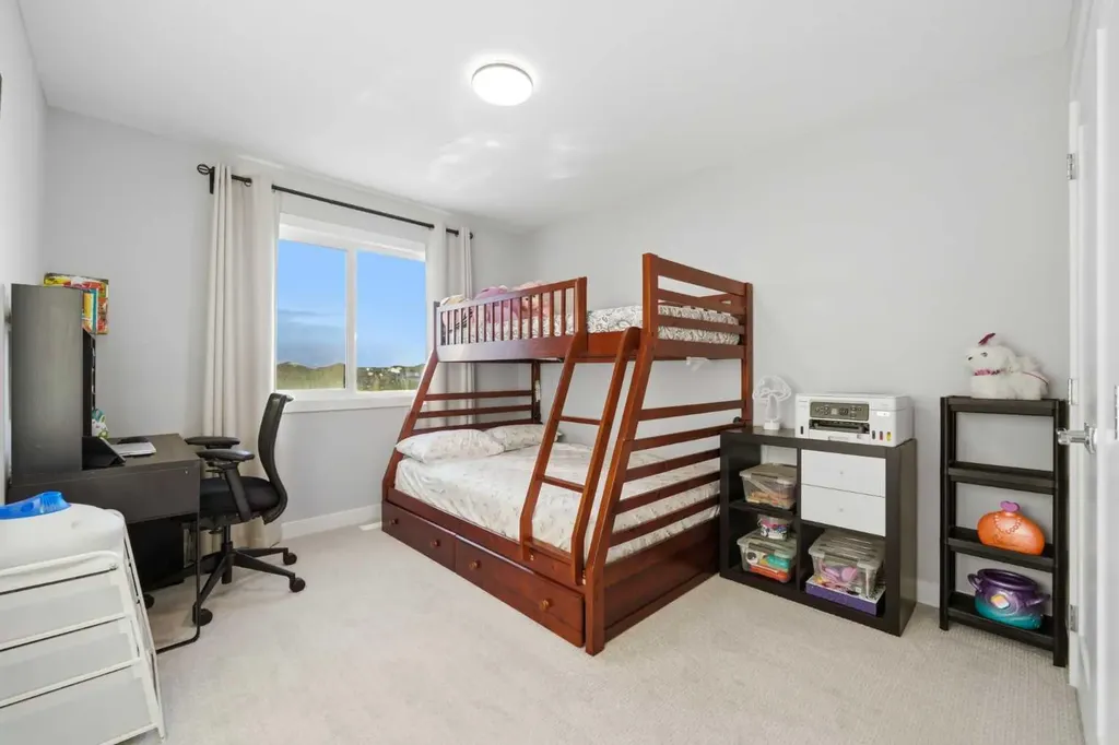 163 Dawson Wharf Rise Mount Chestermere AB t1x2x3