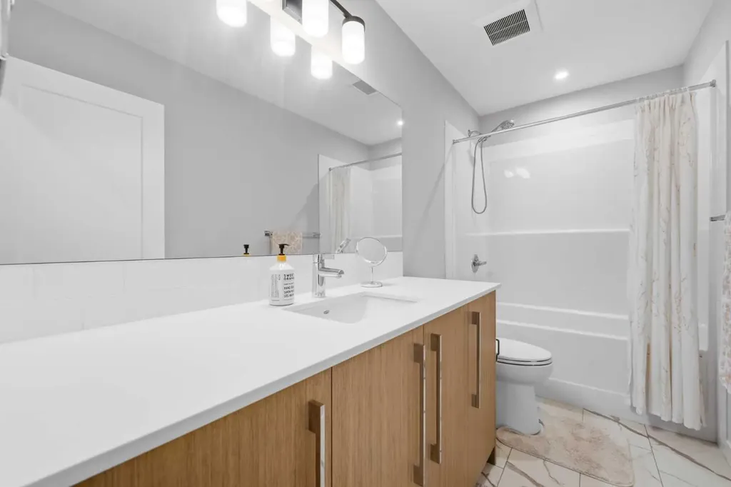 163 Dawson Wharf Rise Mount Chestermere AB t1x2x3
