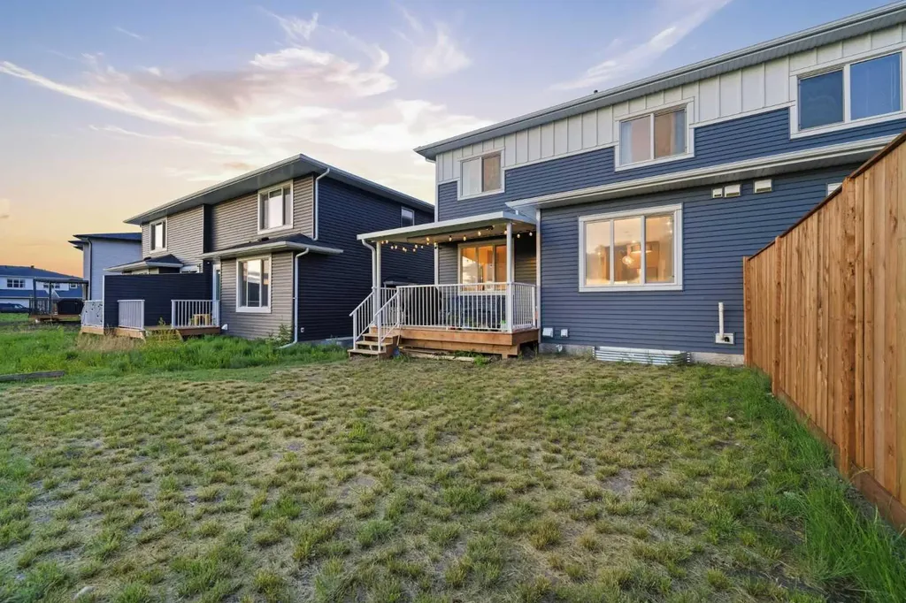 163 Dawson Wharf Rise Mount Chestermere AB t1x2x3